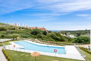 Stylish 3-Bed Apartment with Sea & Pool Views - Estepona - 9