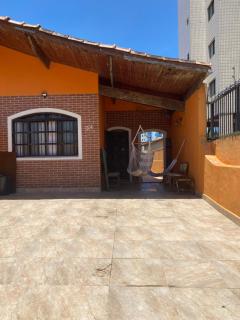 Casa pé na areia 50 metros do mar próximo a Plataforma de Pesca e Feirinha de Artesanato ótimo lugar para relaxar com a família - Mongaguá - 3