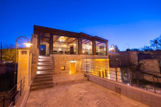 Lagoon Cave Suites - 7