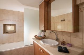 Posto Serene with Jacuzzi - 3