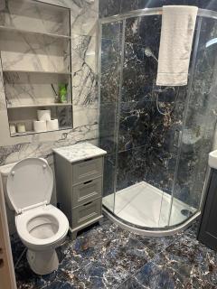 Jacuzzi Retreat Watford ,6 Pax - - 2