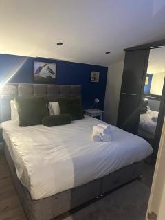 Jacuzzi Retreat Watford ,6 Pax - - 0
