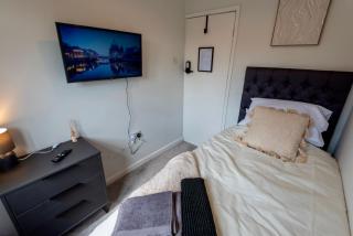 Single room in brand new 5 bedroom home BW Room 2 - Olton - 8