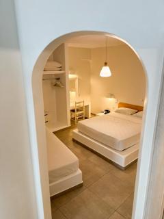 Filoxenia Apartments - Adamas - 8