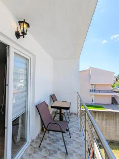 Zora Apartments - Bar - 7