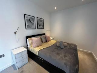 Grosvenor Rd - 2-Bedrooms - Sleeps 5 - Parking - St Albans - 9