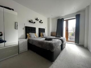 Grosvenor Rd - 2-Bedrooms - Sleeps 5 - Parking - St Albans - 3