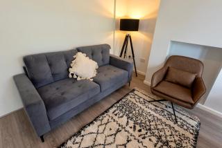 Modern 5 Bed Home, TV in each room, Free BT WiFi & Parking - 62 BW - 6