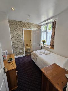 The Ship Inn - Oundle - 1