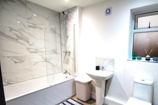 2 Bed Sleeps 4 Pet Friendly Free Parking - 5