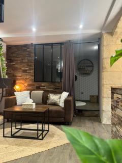 Logement entier, Studio L&M, au centre ville de Sarlat, avec parking privé et à 5min de la cité médiévale - Sarlat-la-Canéda - 3