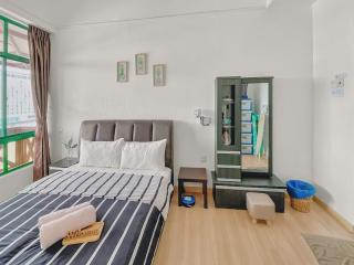 1 Bedroom Apartment, Melaka CBD Town Center- Hosted by Private Locals Resident, Balcony With City Skyline View or Seaview, Opposite Malls, TV BOX, 5 minutes to Jonker Street, - Malacca - 2