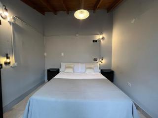 Habitación y living-comedor para hasta 3 pax con patio privado en desnivel - 9