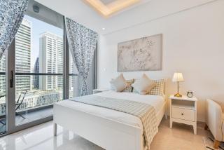 Chic and Stylish Studio with Pool, 6MN Dubai Mall - 0