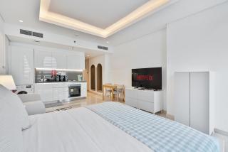 Chic and Stylish Studio with Pool, 6MN Dubai Mall - 3
