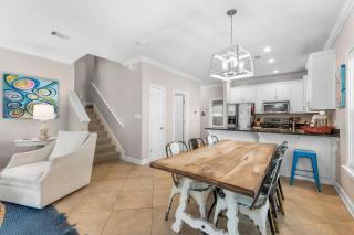 Santa Rosa Beach Home with 6 Seater Golf Cart, 4 Bikes, Sleeps 11 - Santa Rosa Beach - 2
