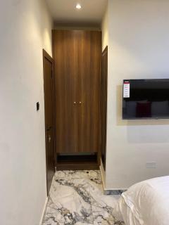 Luxury & Modern Self Check-In Apts near Airport M02b - Lagos - 6