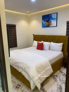 Luxury & Modern Self Check-In Apts near Airport M02b - Lagos - 2