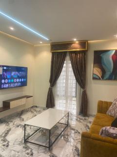 Luxury & Modern Self Check-In Apts near Airport M02b - 1