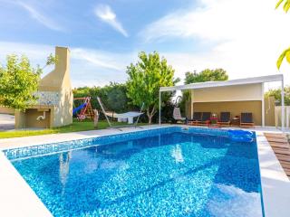Villa Field Hill with Swimming Pool and Tennis Court - Poljica - 4