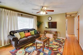 5 Mi to Dtwn Pet-Friendly Gem with Yard in Hampton - 0