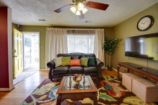 5 Mi to Dtwn Pet-Friendly Gem with Yard in Hampton - 6