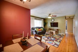 5 Mi to Dtwn Pet-Friendly Gem with Yard in Hampton - 5