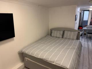 Plymouth - Studio - Sleeps 2 - Parking - Plymouth - 9
