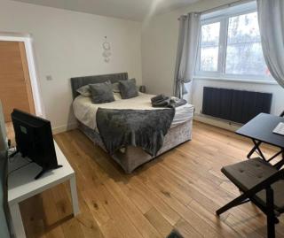 Plush Place - Swansea - 0