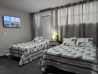 Spacious Home W Private Parking - San Salvador - 6