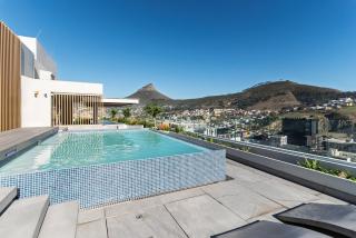 Urban Escape Stylish 18th Floor & Rooftop Oasis - 8