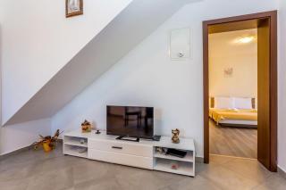 Dvosobni apartman u kući s bazenom, 1 kat - Draga Bašćanska - 2