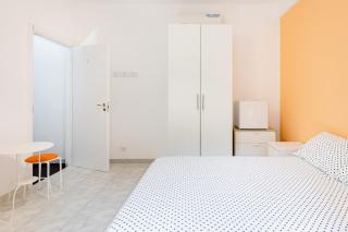 Spacious and bright room private balcony fo family - Bari - 8