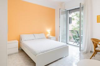 Spacious and bright room private balcony fo family - Bari - 2