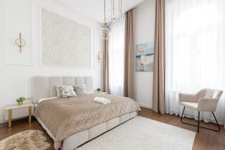 Luxurious n' Elegant Opera Suite in the Heart of Budapest - 0