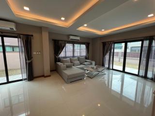 The Lake Huay Yai Three-Bedroom Villa - Ban Huai Yai - 0