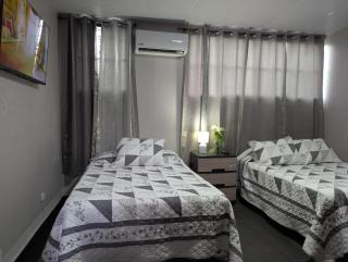 Spacious Home W Private Parking - San Salvador - 5