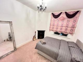 The Shobnall House - Newly Refurbished 5 Bedrooms - 1