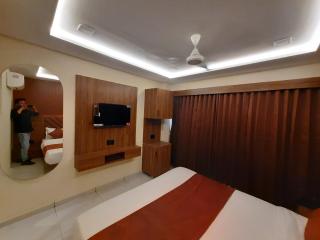 Hotel Sun Plaza - Ahmedabad - 2