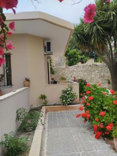 Liza's Place - - 5