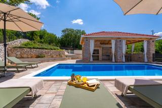 NEW! Villa Domus Alba - A Tranquil Family Hideaway with Private Pool - Primorski Dolac - 0