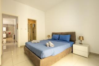 Spacious St Julians Apt Sleep 7 Huge Terrace by QuickTrips - St Julian's - 7