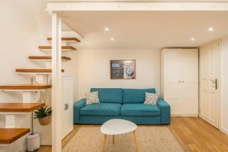 Howlit Home - Budapest - 0