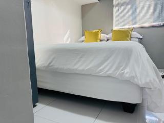 Royalty Ebukhosini Cape Town - Vosburg - 6