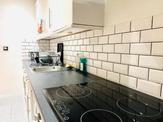 Spacious flat on the High St - 8