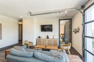 Gorgeous Apt for 8 with Rooftop & Gym Near DT - 3