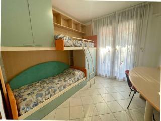Modern poolside stay with balcony - Caorle - 4
