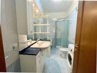 Modern poolside stay with balcony - Caorle - 3