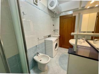 Modern poolside stay with balcony - Caorle - 2