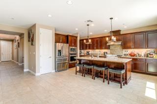 Family Home with Patio and Fenced Yard in Brentwood - Brentwood - 9